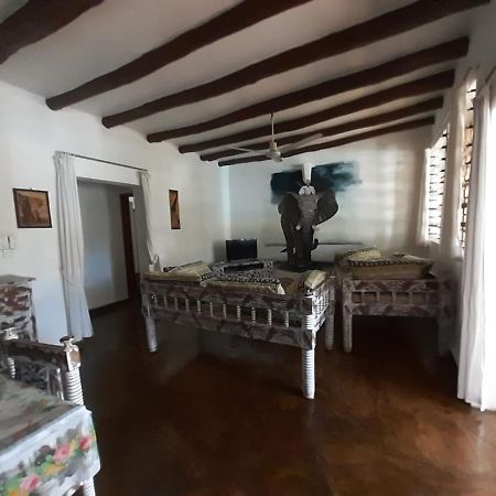 Eden House Cottages Malindi Exterior photo